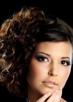 girl with curly hairstyle and bright make-up